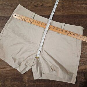 Ann Taylor City Short Mid-Rise 4” Chino Shorts, US8, Light Beige Cream Khaki